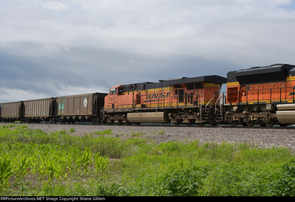 BNSF 5832 Roster shot.